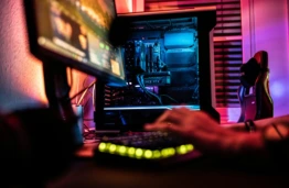 Kai šventinė nuotaika tampa spąstais: KTU profesorius įspėja apie kibernetinių sukčių pinkles